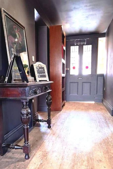 The Wolf'S Den Apartment Patrington ภายนอก รูปภาพ