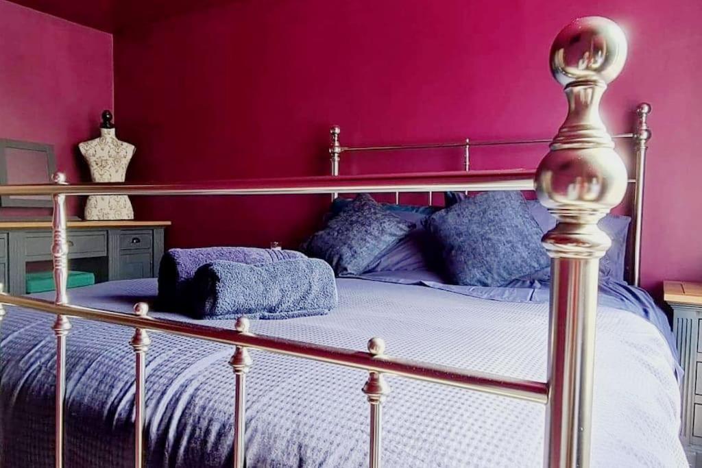 The Wolf'S Den Apartment Patrington ภายนอก รูปภาพ
