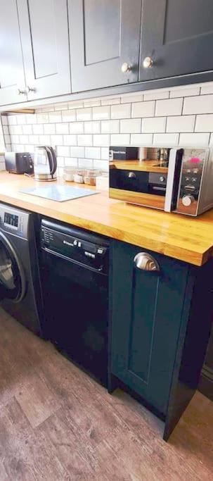 The Wolf'S Den Apartment Patrington ภายนอก รูปภาพ